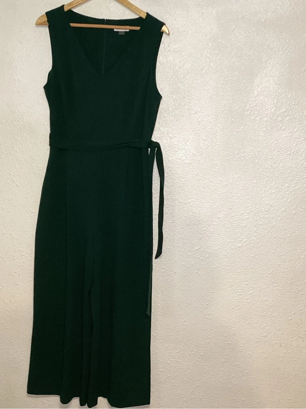 Calvin Klein women’s Sleeveless V-Neck Wide-Leg Jumpsuit in Deep Green size 12
